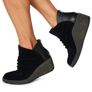 Aetrex Kara Black Suede Leather Wedge Booties SZ 7 NWT